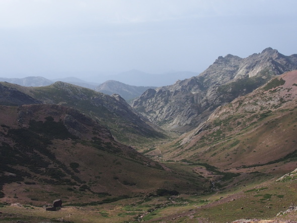 Vue depuis le gîte de Ciotttulu di i Mori Vue depuis le gîte de Ciotttulu di i Mori