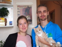 Anja, Yuriy et leur chat  Belka