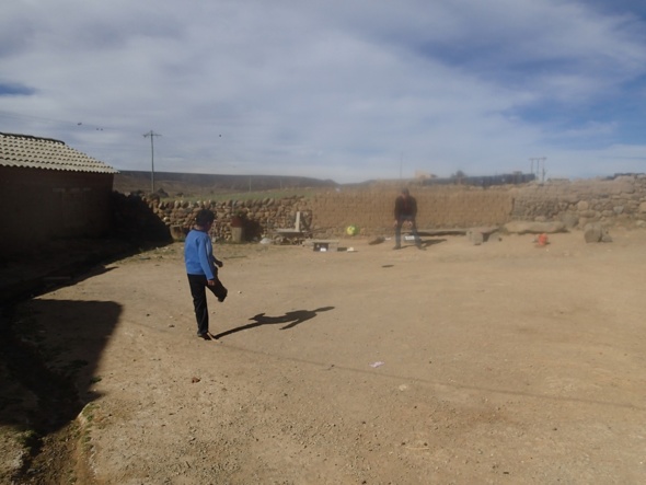 « Jouer au football avec mes copains » « Jouer au football avec mes copains »