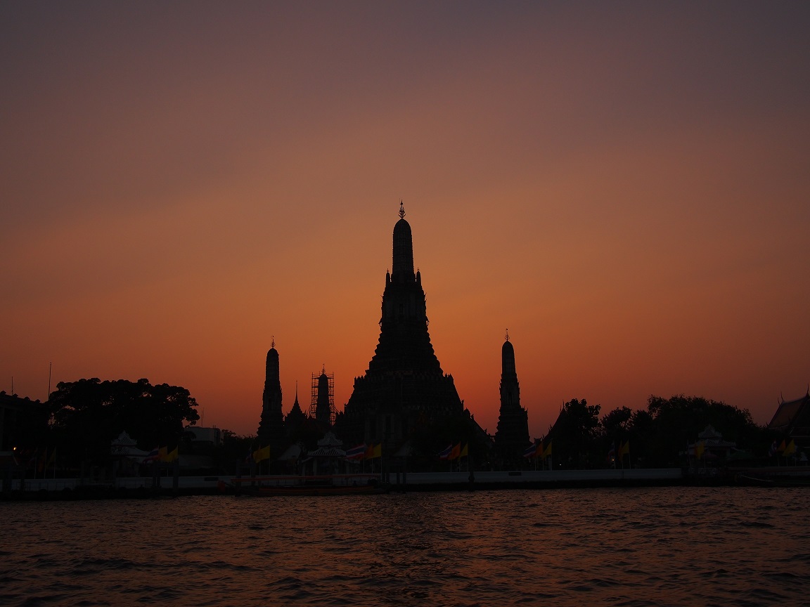 16 - Wat Arun (ou temple de l'aube) au crépuscule - Bangkok