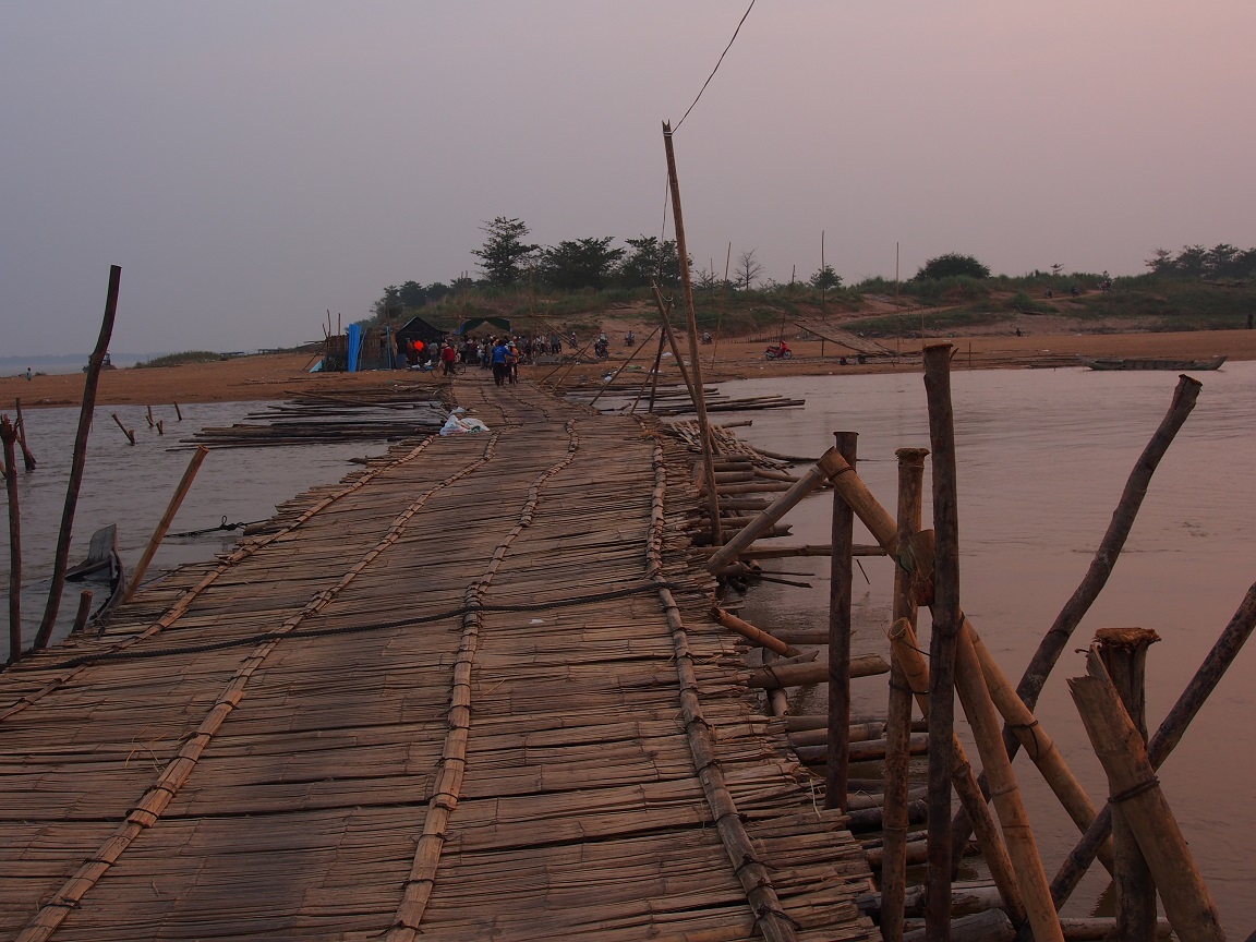 22 - Moitié de pont bambou - Kampong Cham