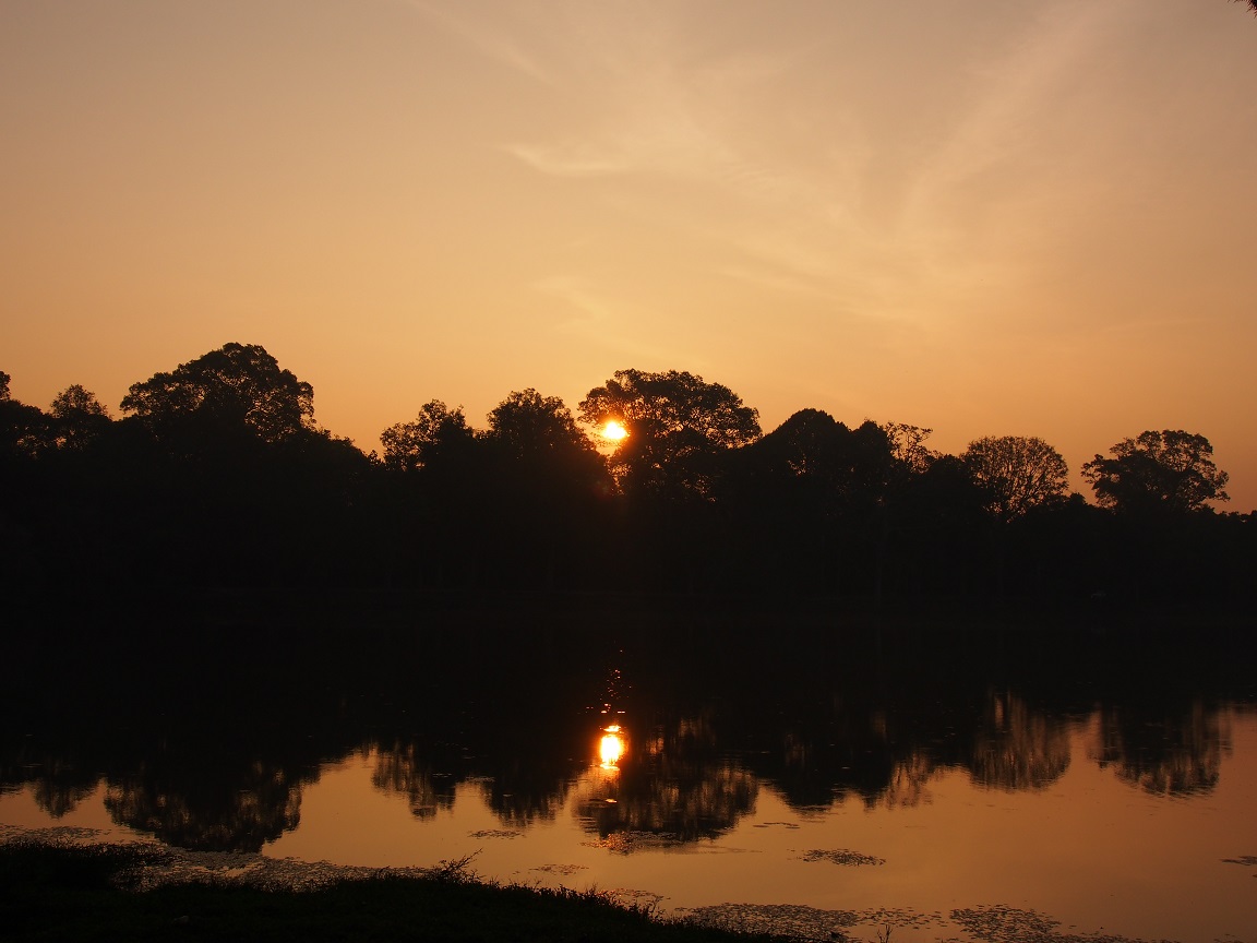 12 - Lever de soleil - Angkor