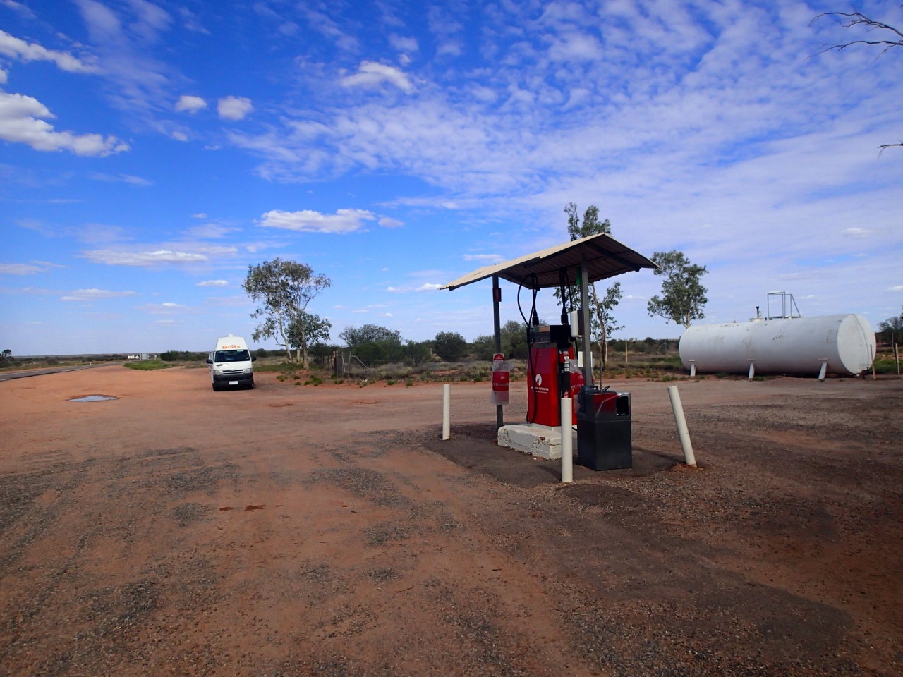 01 - Faire le plein - Uluru 01 - Faire le plein - Uluru